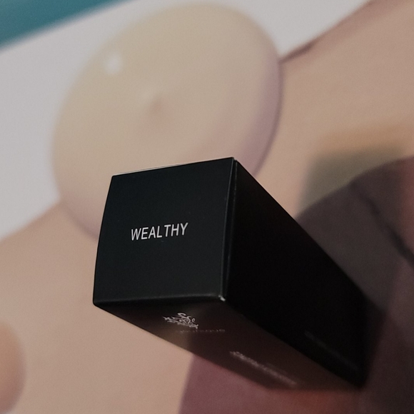 Moodstruck opulence matte lipstick - Picture 2 of 4